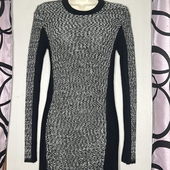 Gianni Bini Long sleeved Sweater Dress Small - Picture 3 of 11
